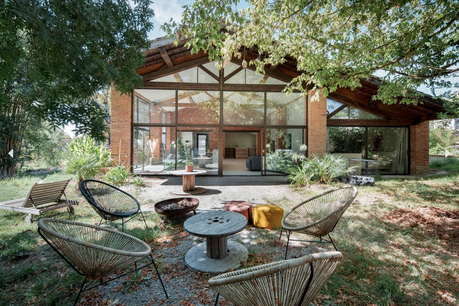 Ferme lauragaise rénovée et son jardin. Anaïs Magnabal arhcitecte