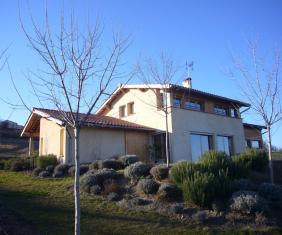 Maison neuve - Surplombant la vallée