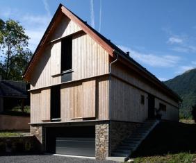 Maison neuve - Un profil de montagne