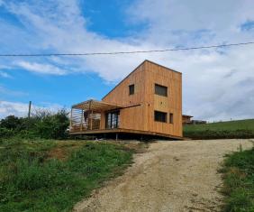 Maison neuve - Frugalité et havre de paix