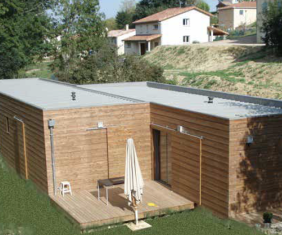 Maison neuve - Bordée par les arbres