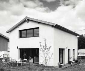 Maison neuve - Entre terre, bois et paille