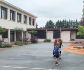 Une cour d'école en "circuit court"